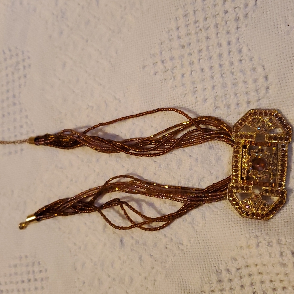 Fashion beaded necklace with gold pendant